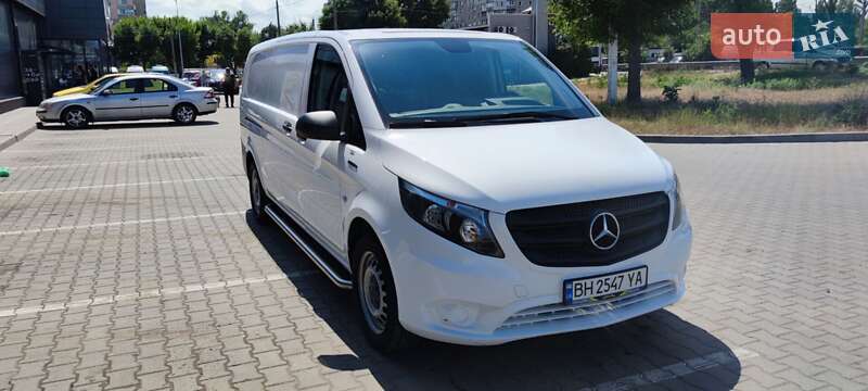 Вантажний фургон Mercedes-Benz eVito