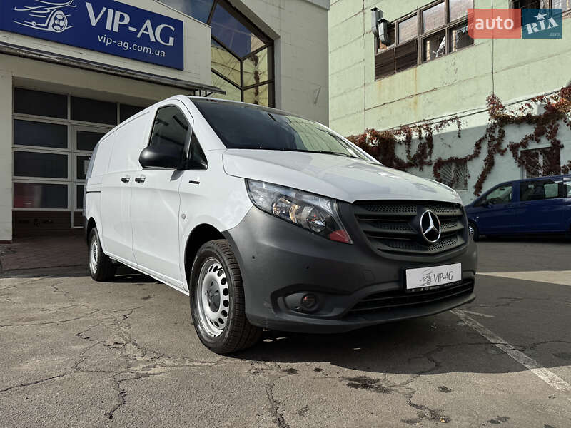 Вантажівки Mercedes-Benz eVito