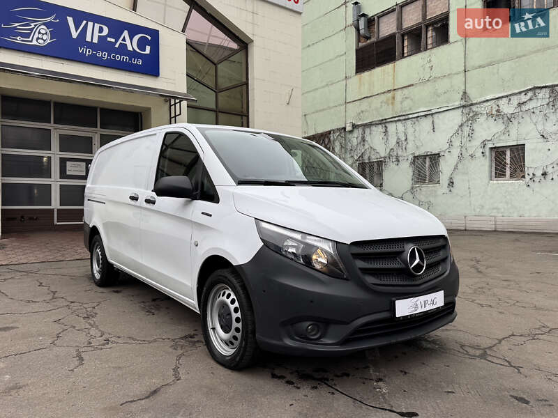 Вантажний фургон Mercedes-Benz eVito