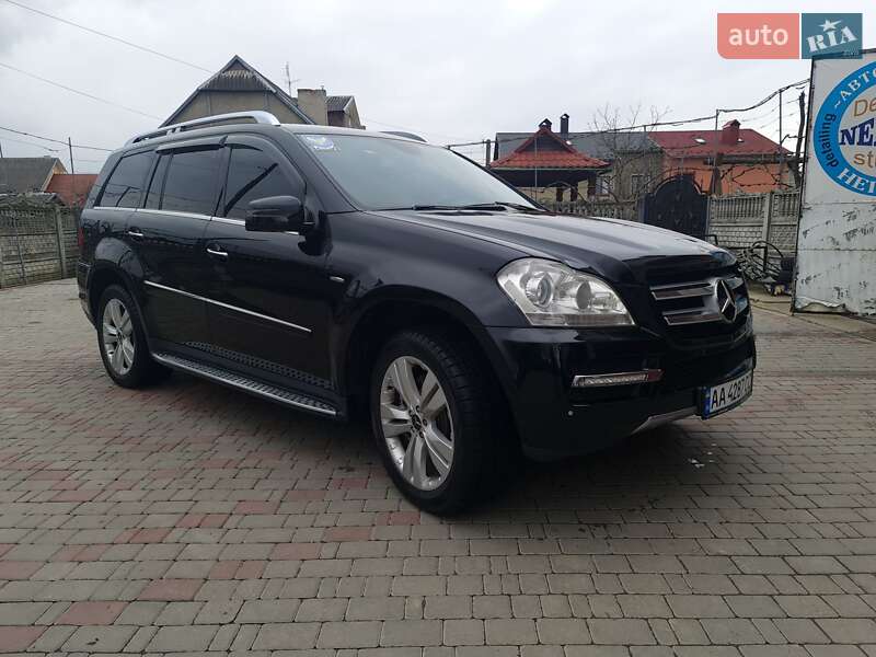 Позашляховик / Кросовер Mercedes-Benz GL-Class