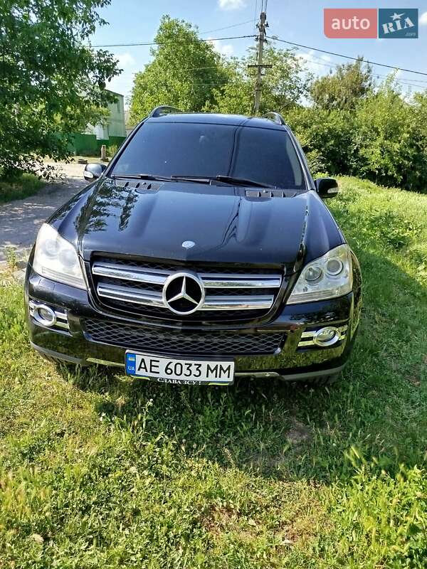 Позашляховик / Кросовер Mercedes-Benz GL-Class