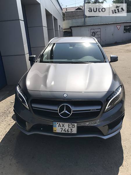 Хетчбек Mercedes-Benz GLA-Class