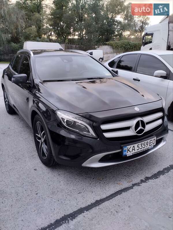 Позашляховик / Кросовер Mercedes-Benz GLA-Class