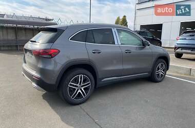 Mercedes-Benz GLA-Class  2021