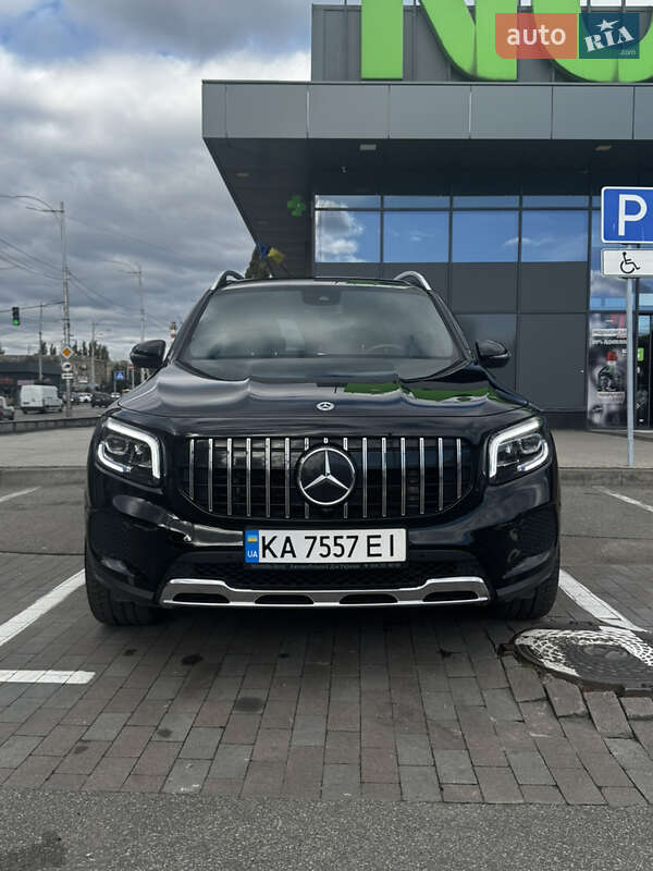 Позашляховик / Кросовер Mercedes-Benz GLB-Class