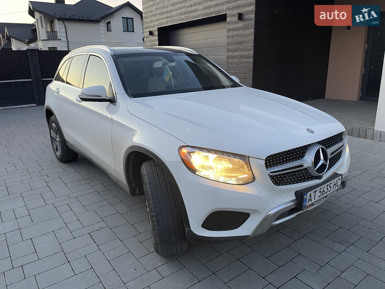 2016 Mercedes-Benz GLC - мініатюра 2
