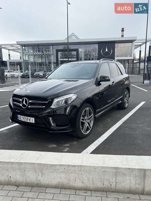 Позашляховик / Кросовер Mercedes-Benz GLE-Class