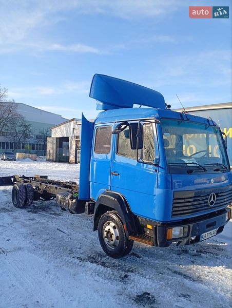 Вантажопасажирський фургон Mercedes-Benz LK-Series