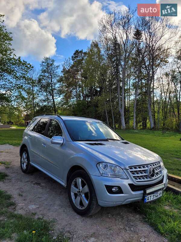 Внедорожник / Кроссовер Mercedes-Benz M-Class