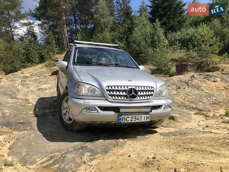 Позашляховик / Кросовер Mercedes-Benz M-Class