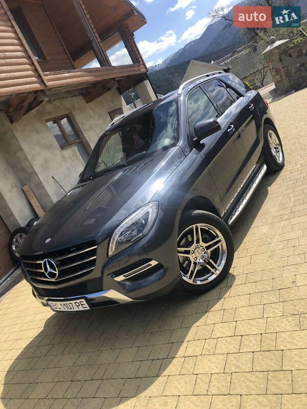 Позашляховик / Кросовер Mercedes-Benz M-Class