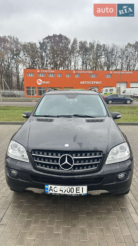 Позашляховик / Кросовер Mercedes-Benz M-Class