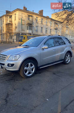 Mercedes-Benz M-Class  2005