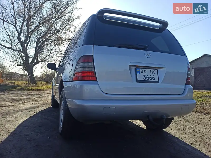 Mercedes-Benz M-Class 2001