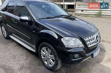 Mercedes-Benz M-Class  2010