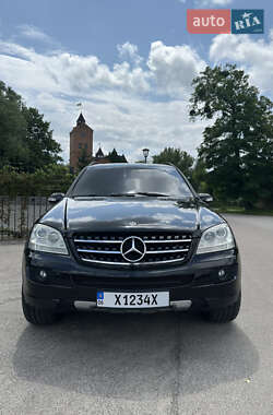 Mercedes-Benz M-Class  2005