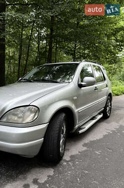 Mercedes-Benz M-Class  2001