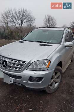 Mercedes-Benz M-Class  2005