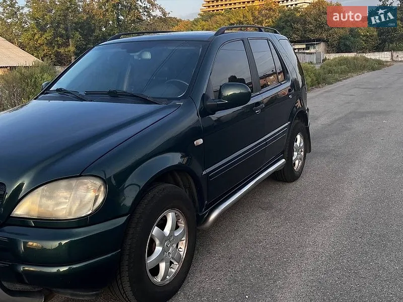 Mercedes-Benz M-Class 2000