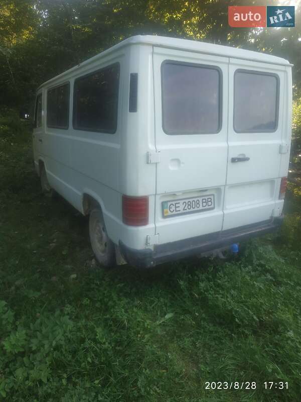 Мінівен Mercedes-Benz MB-Class