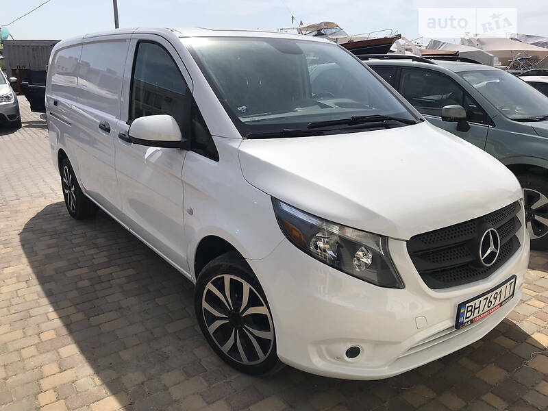 Минивэн Mercedes-Benz Metris