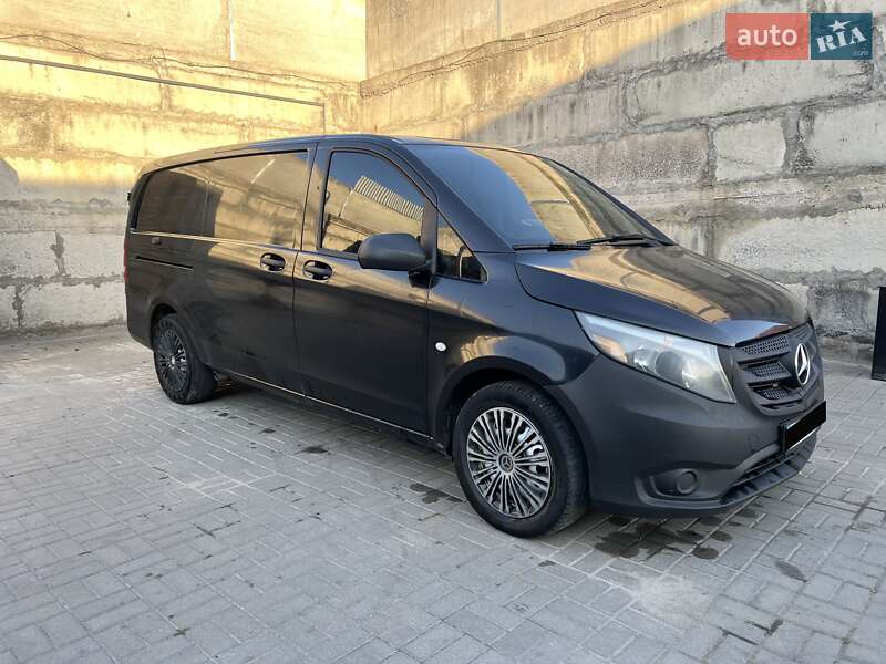 Грузовики Mercedes-Benz Metris