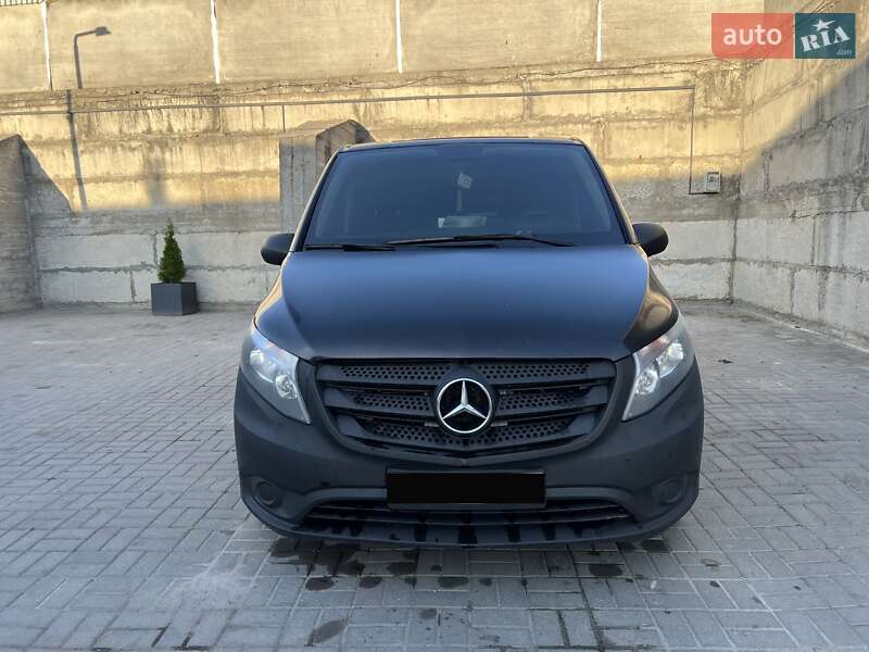 Вантажний фургон Mercedes-Benz Metris