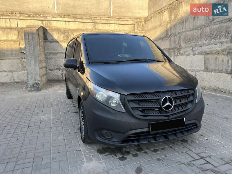 Грузовики Mercedes-Benz Metris