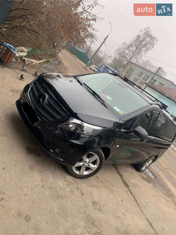 Вантажний фургон Mercedes-Benz Metris