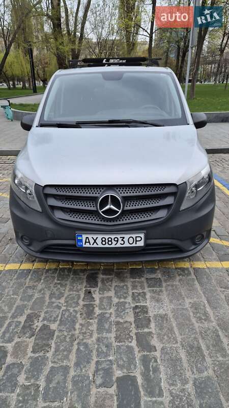 Мінівен Mercedes-Benz Metris
