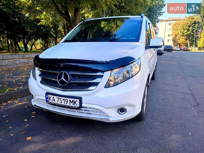 Грузопассажирский фургон Mercedes-Benz Metris