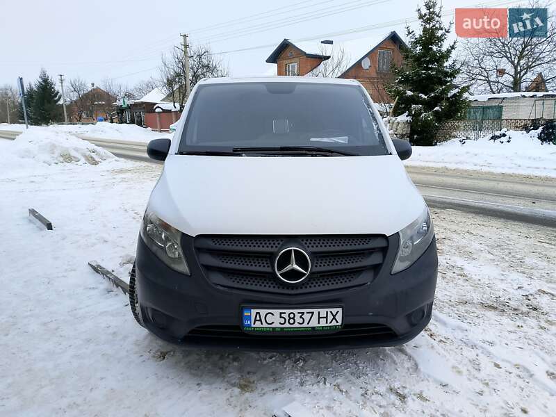 Вантажівки Mercedes-Benz Metris