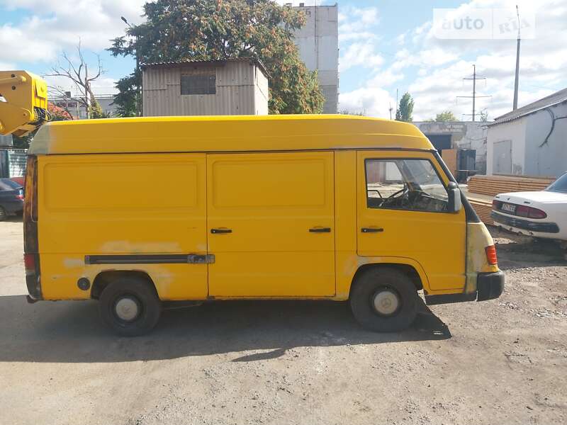 Мікроавтобус Mercedes-Benz O 100 City