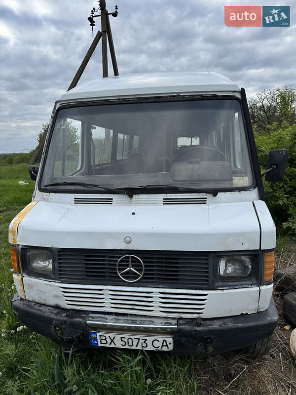 Мікроавтобус Mercedes-Benz O 325