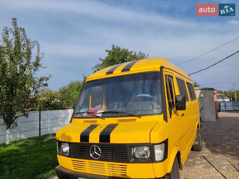 Мікроавтобус Mercedes-Benz O 404