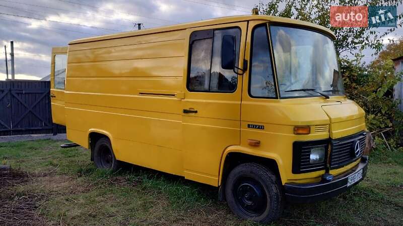 Мікроавтобус Mercedes-Benz O 407