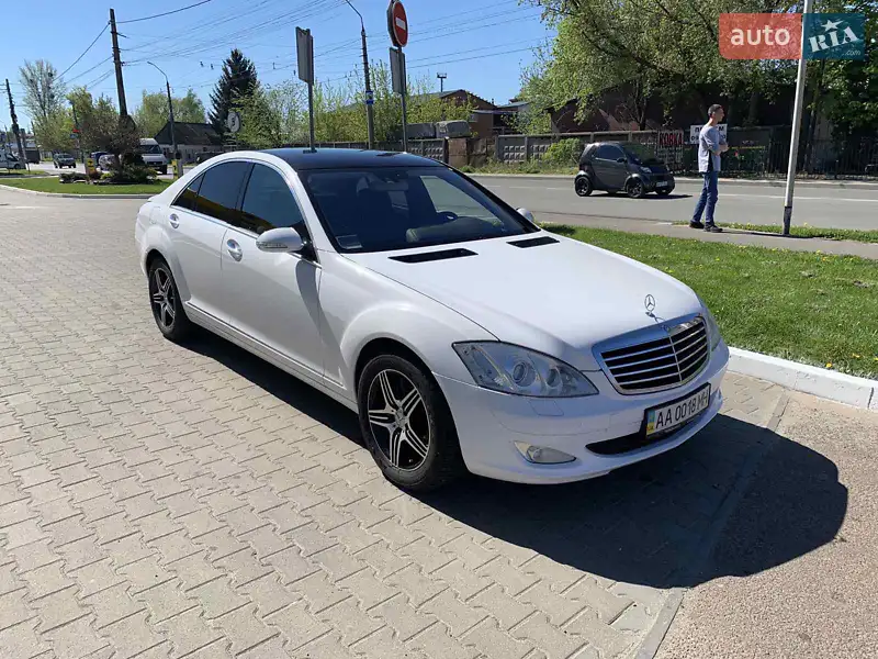 Mercedes-Benz S-Class