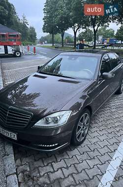Mercedes-Benz S-Class 2011