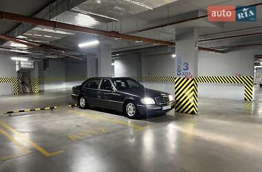 Mercedes-Benz S-Class  1993