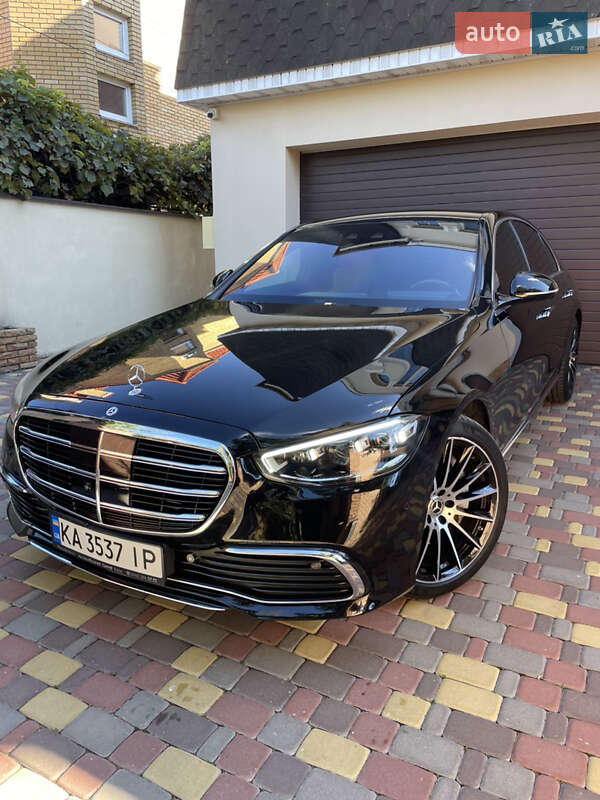 Седан Mercedes-Benz S-Class