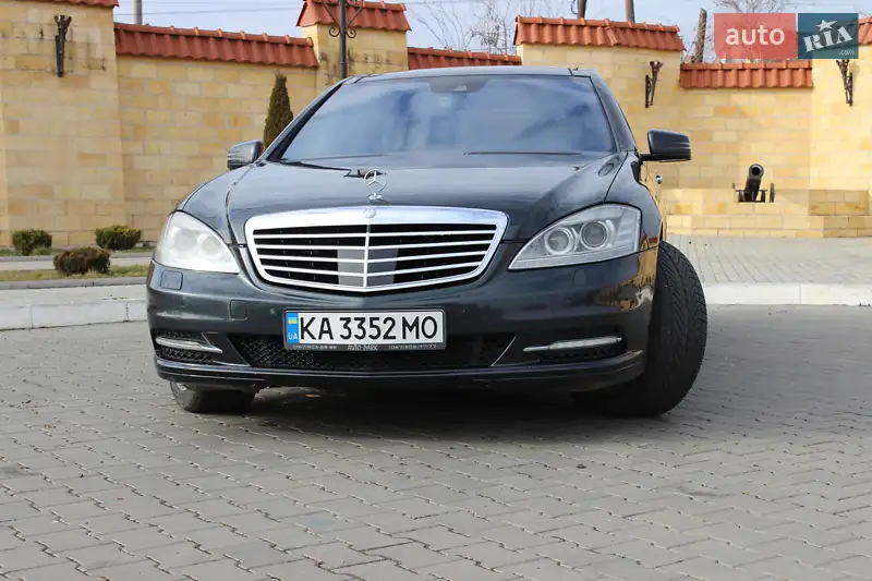 Mercedes-Benz S-Class
