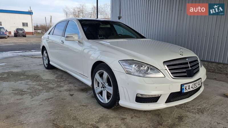 Mercedes-Benz S-Class