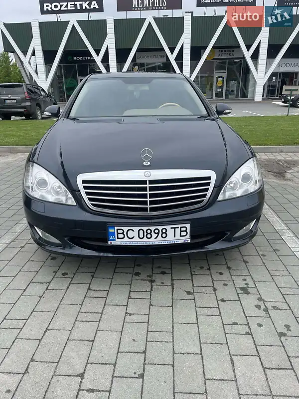 Mercedes-Benz S-Class
