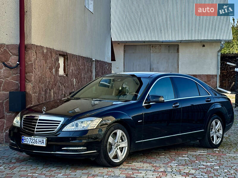 Mercedes-Benz S-Class