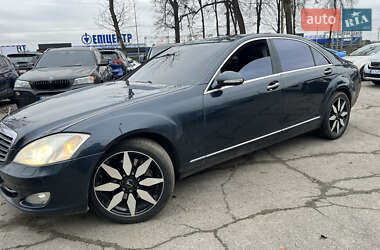 Mercedes-Benz S-Class  2005
