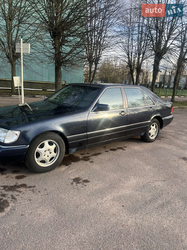Седан Mercedes-Benz S-Class
