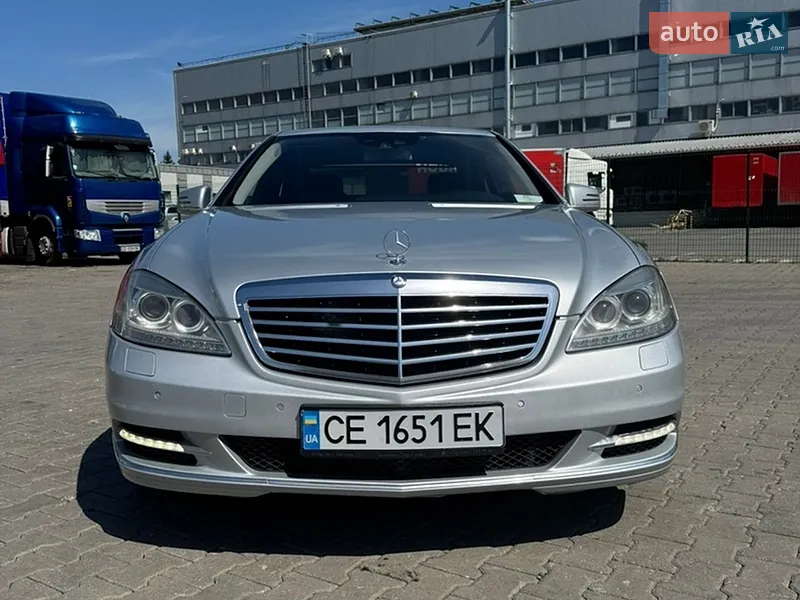 Mercedes-Benz S-Class