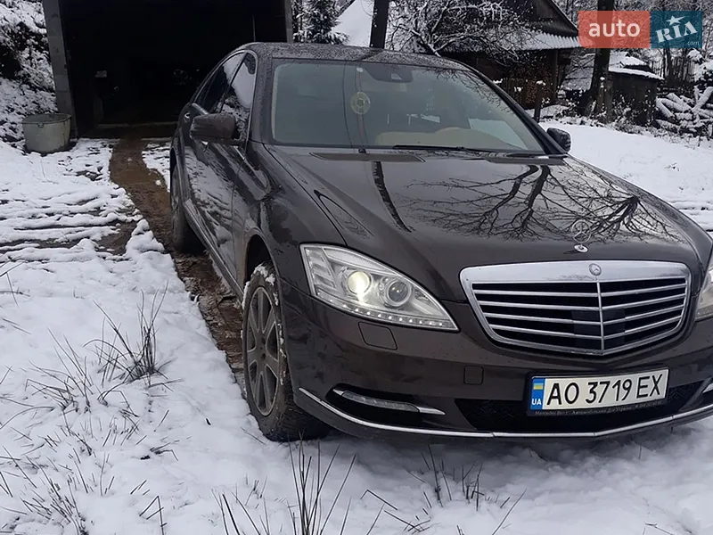 Mercedes-Benz S-Class