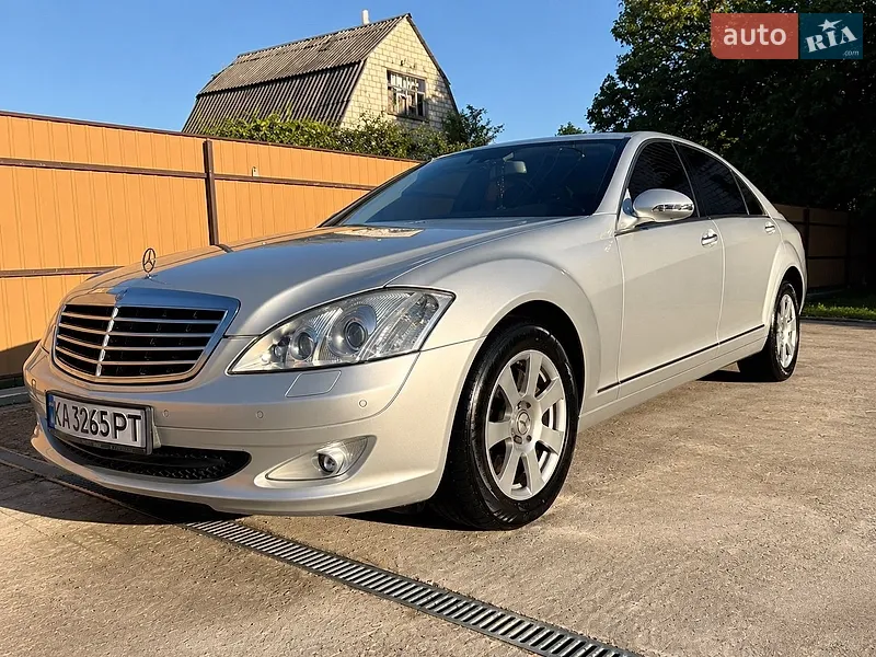 Mercedes-Benz S-Class