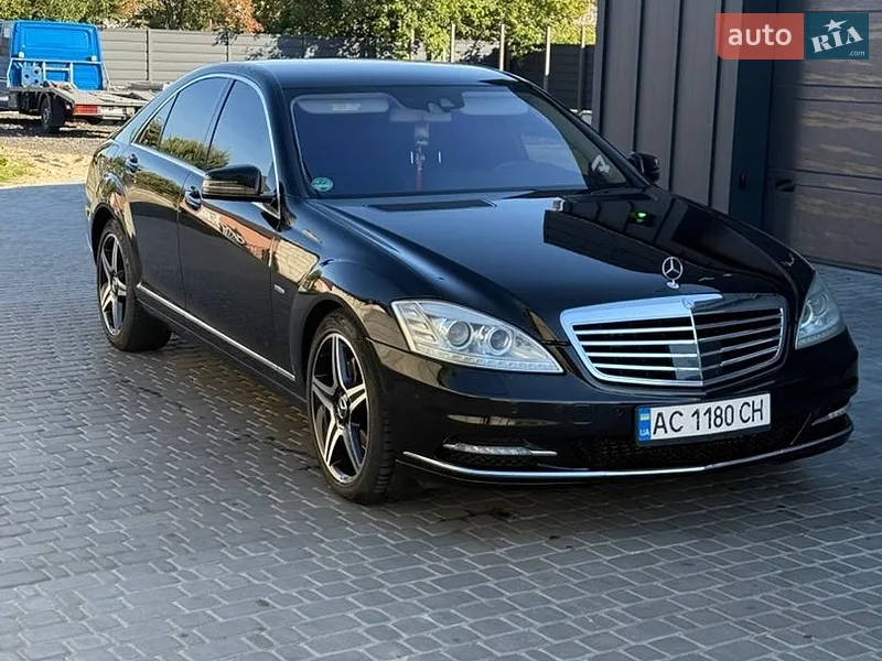 Mercedes-Benz S-Class